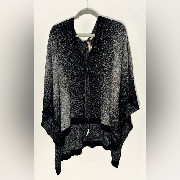 EUC O/S Penningtons Two-Toned Shimmering Sweater Cape - Picture 3 of 6